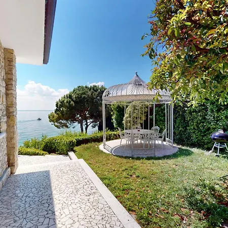 Villa Flora Manerba del Garda